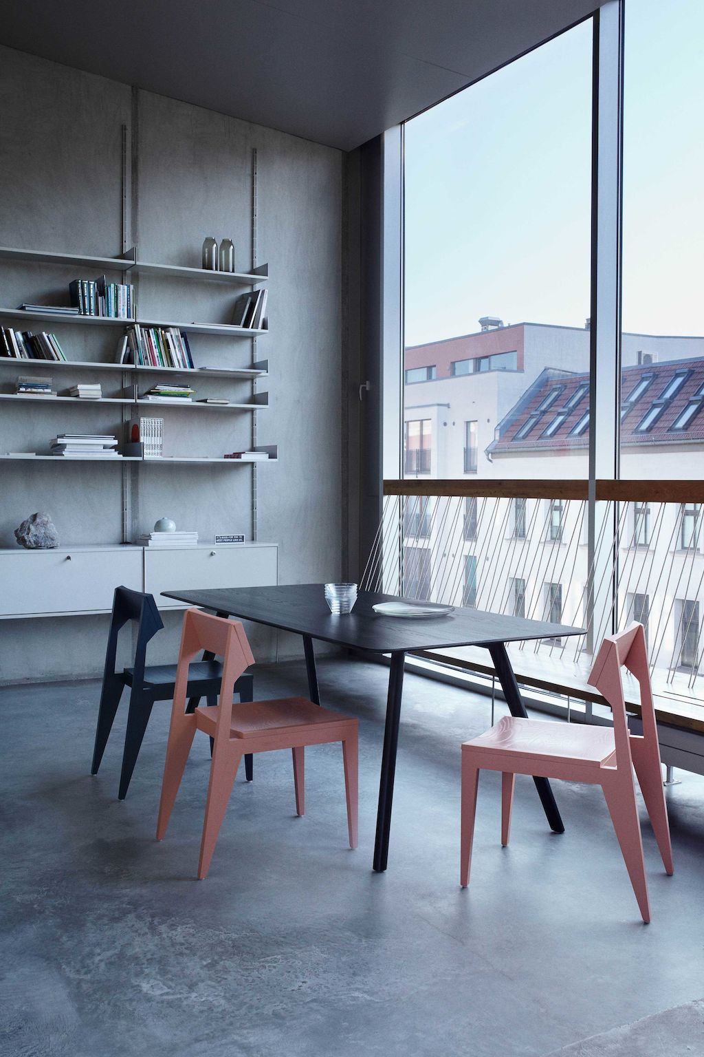 Goldkant Objekte Unserer Tage Schulz Chair Meyer Table Black
