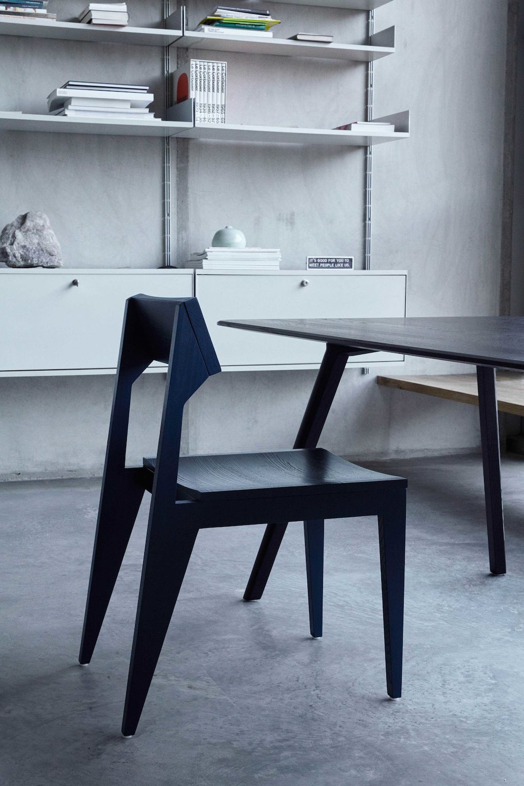 Goldkant Objekte Unserer Tage Schulz Chair Meyer Table Detail