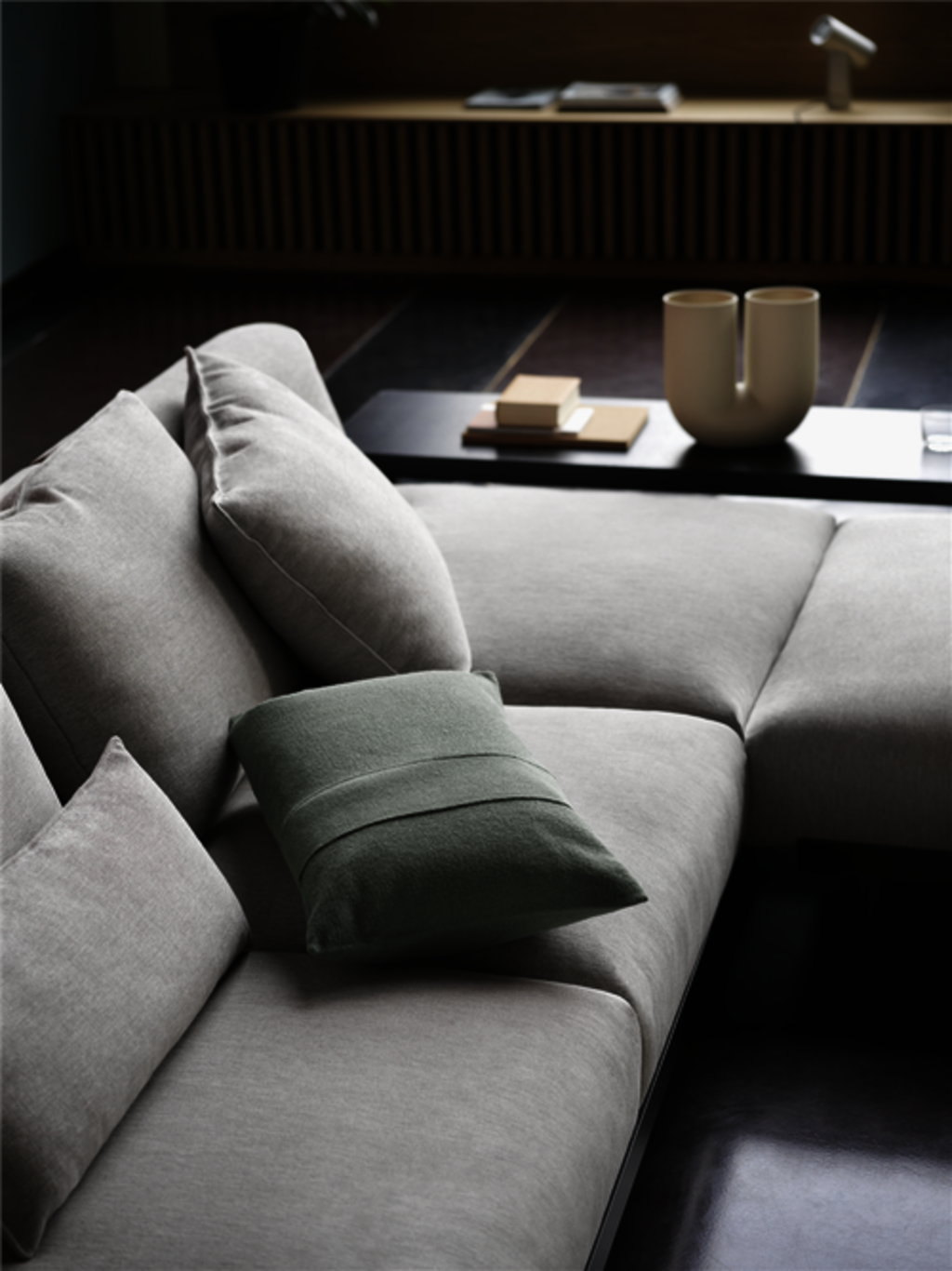 In Situ Sofa Clay 12 Layer Sage Green Kink Vase Muuto Org 1584199154