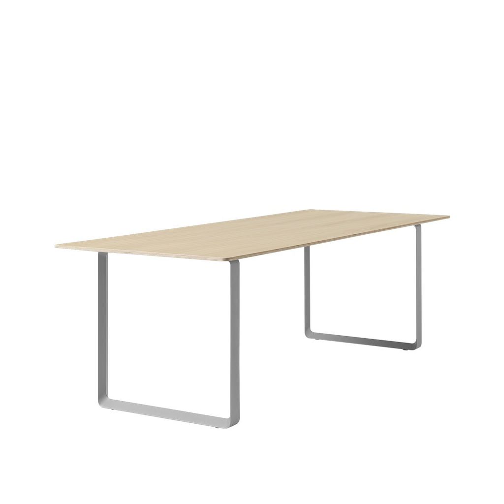 70/70 Table